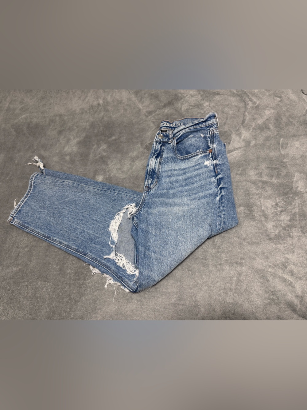 American Eagle Strigid Distressed Jeans Size 8